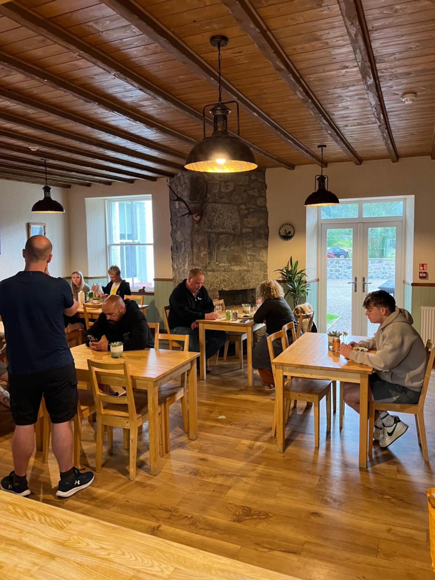 Great Glen Hostel Spean Bridge Extérieur photo